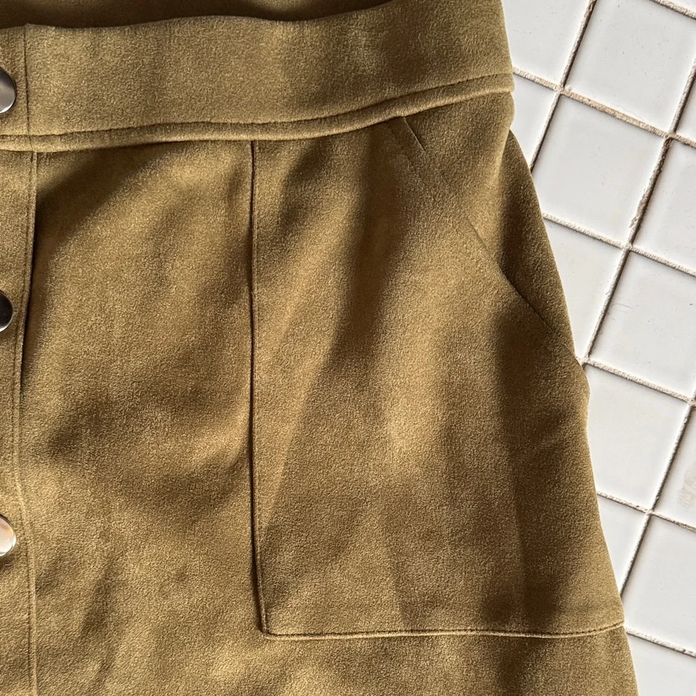 Cato faux suede Tan Button-Down Mini Skirt- worn once-‎ excellent shape
